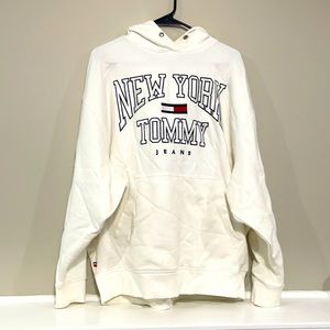 Tommy Hilfiger cream sweatshirt